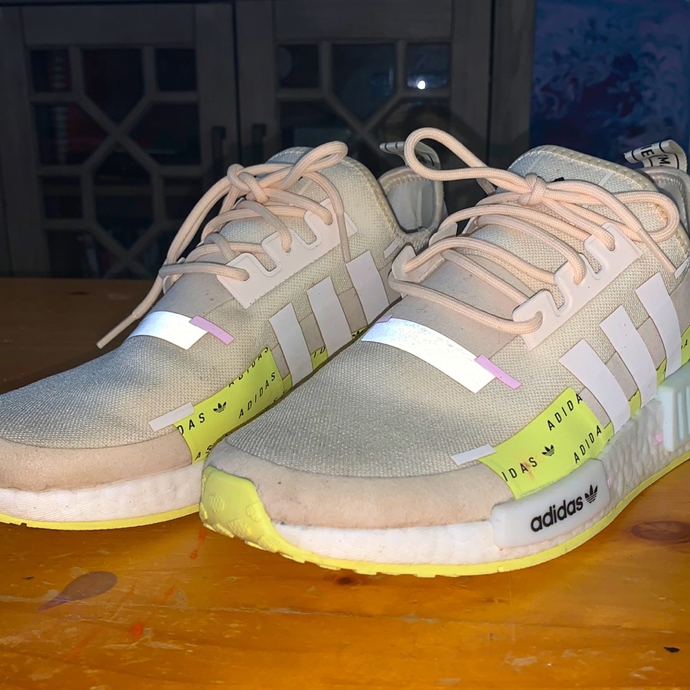 Adidas women tennis shoes